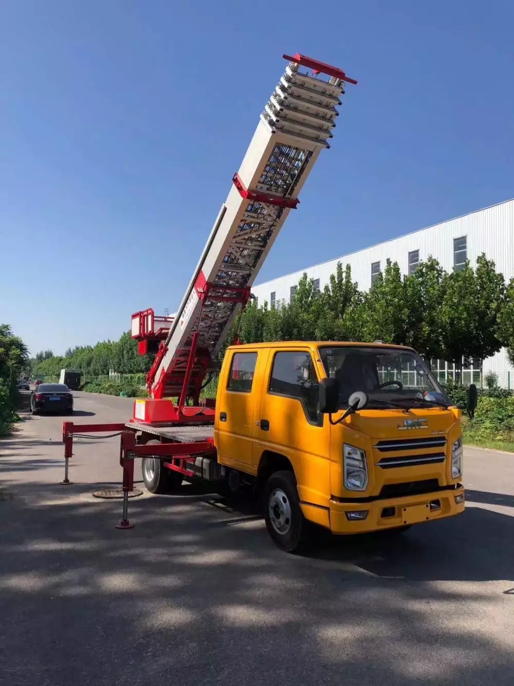 琼海附近的云梯车出租服务：轻松解决高空作业需求