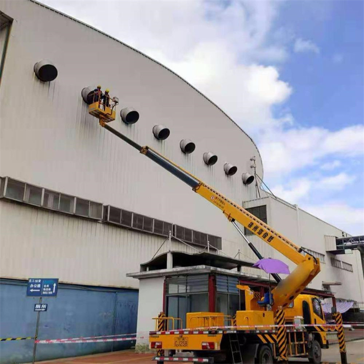 琼海高空作业车出租服务：专业广告牌安装解决方案