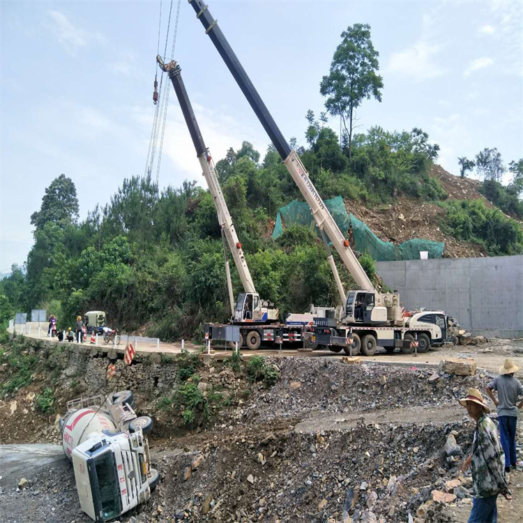 琼海汽车掉沟里叫吊车救援要多少钱